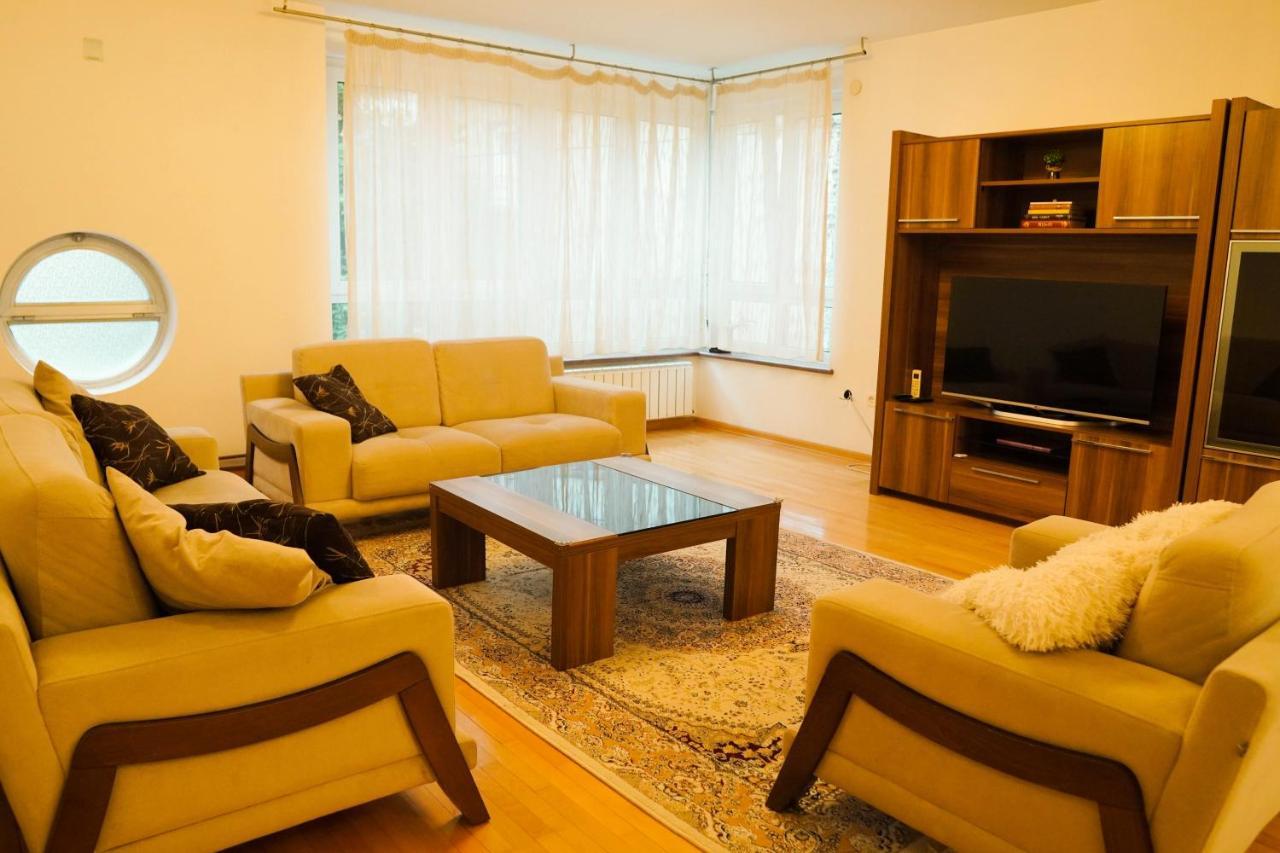 City Center Grand Apartment - Three-Bedroom, Free Parking Sarajevo Exterior photo