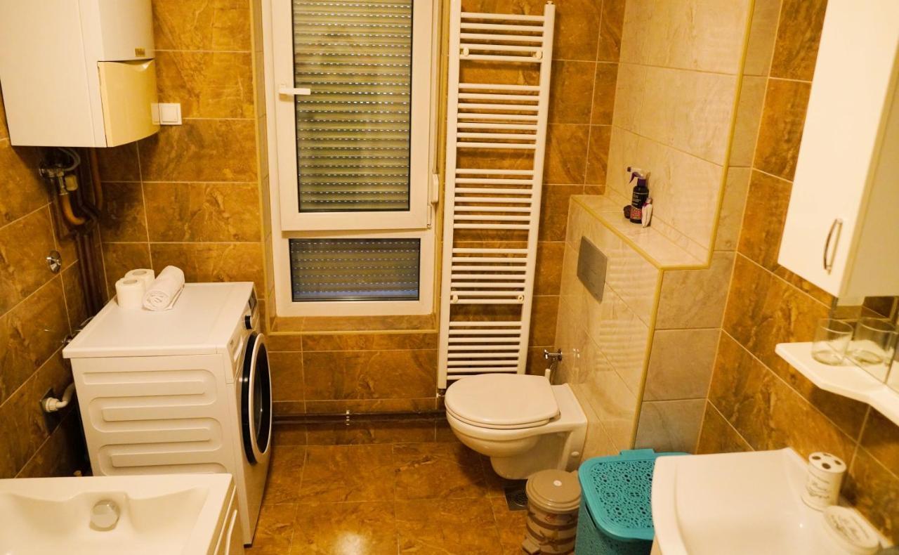 City Center Grand Apartment - Three-Bedroom, Free Parking Sarajevo Exterior photo