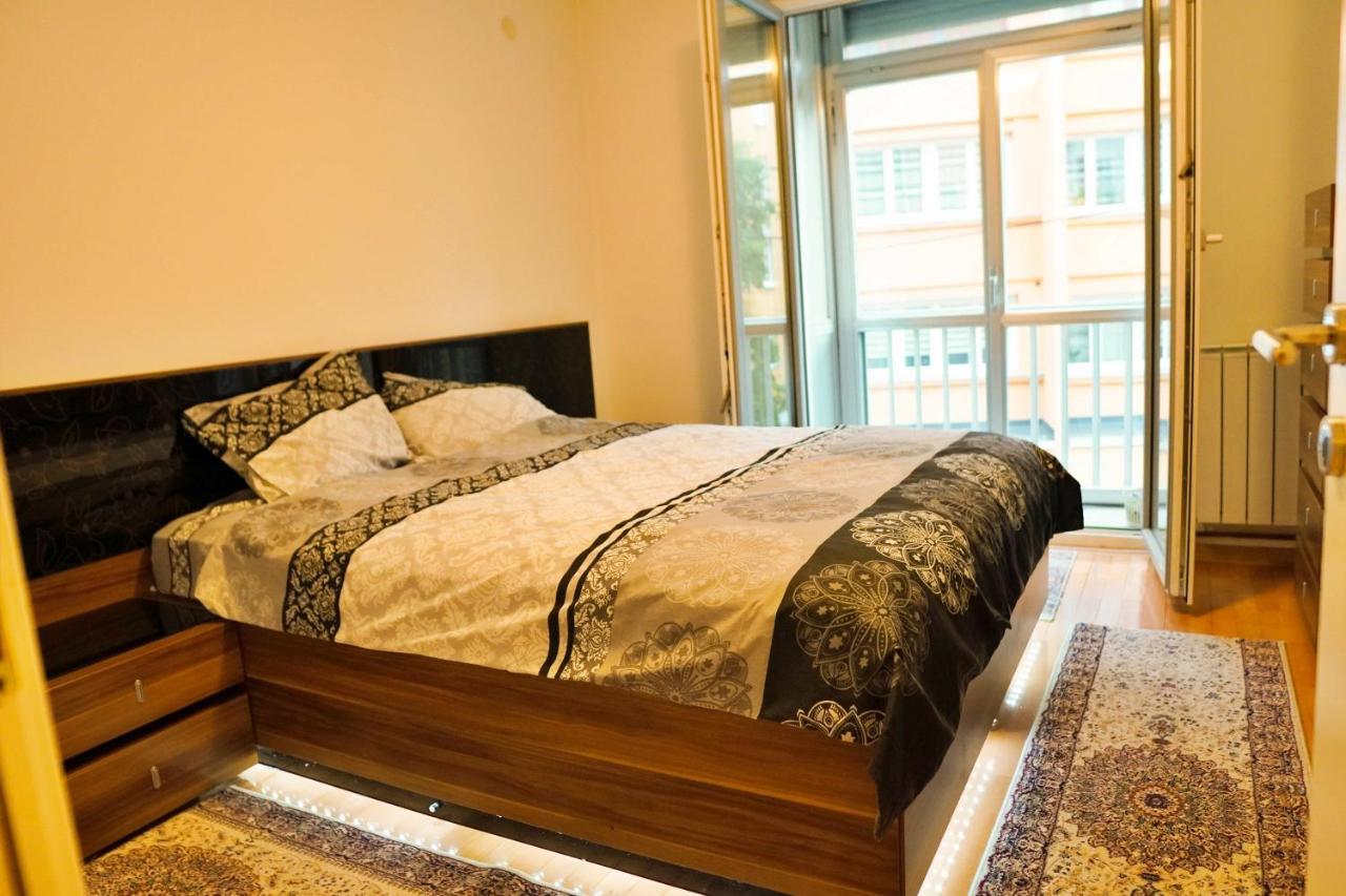 City Center Grand Apartment - Three-Bedroom, Free Parking Sarajevo Exterior photo